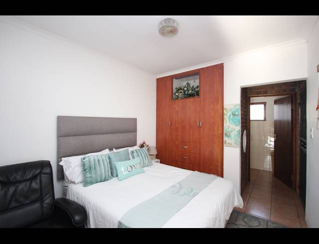 5 BEDROOM HOUSE TO LET IN BEDFORD GARDENS